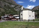 Sogno di Berdzé mountain hut and Ponton lake