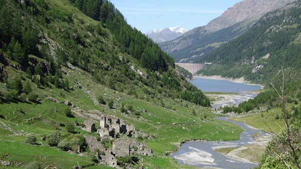 Surrier - En direction du refuge Bezzi