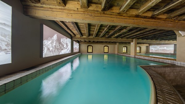 Hallenbad und Geheiztes Freibad Spa La Beauté du Blanc