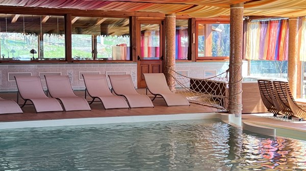 Schwimmbad Dalai Lama Village Camping