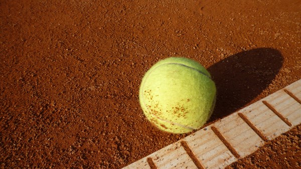 Tennis en terre c/o centre sportif Clou