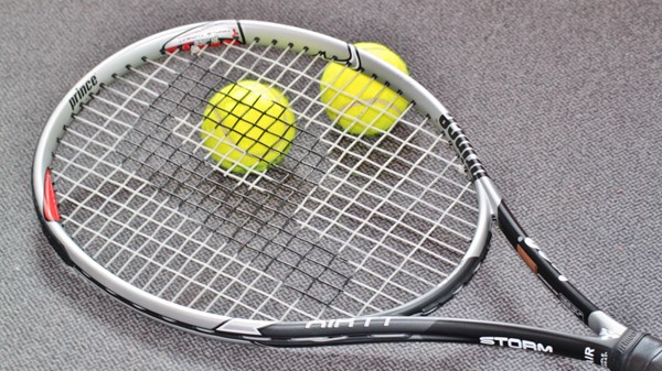 Tennisplatz - Sport- und Erholungsgelände "Pineta"