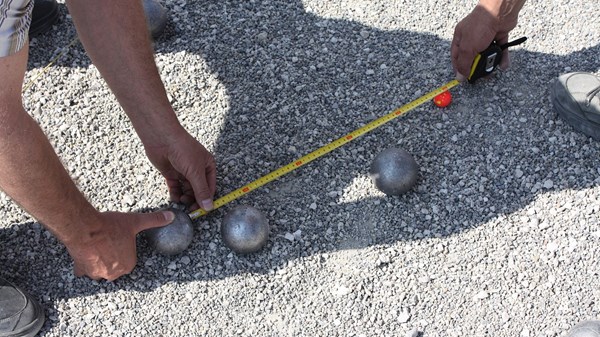 Boccia-Bahnen am Sportplatz "Pineta"