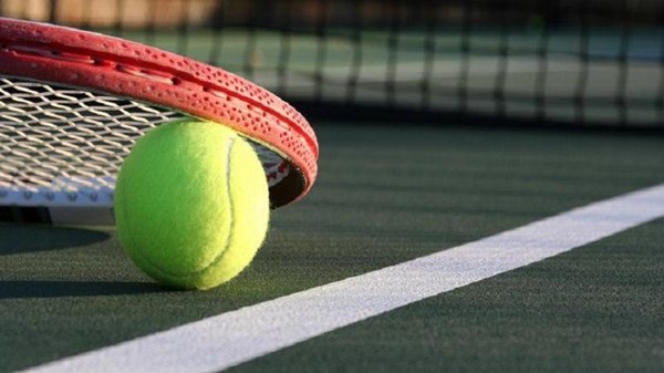 Outdoor tennis court c/o "La Remise en Forme"