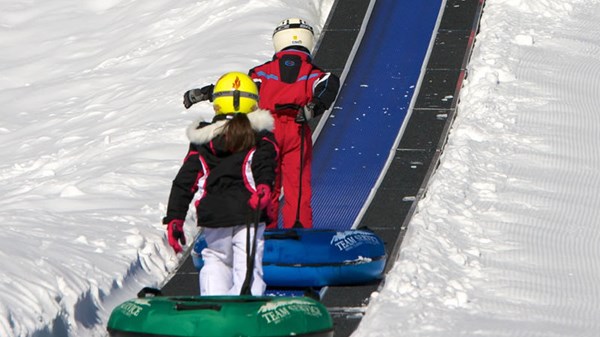 Spielplatz auf der Schnee
