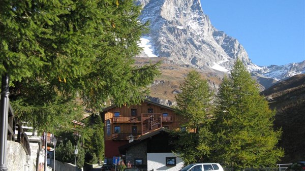 Hosquet Lodge