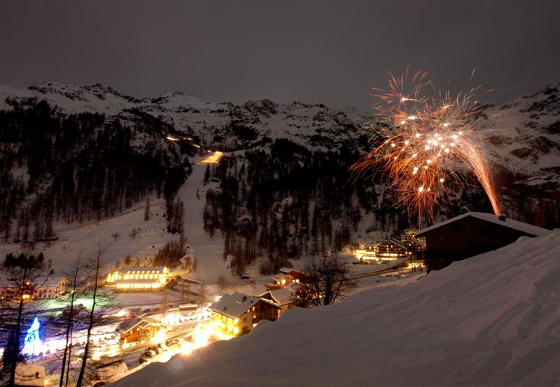 Spectucular Ski Masters' Torchlight Procession