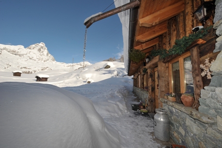 Winter view of the entrance to the restaurant