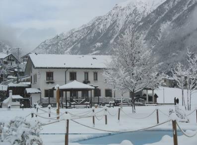 The hotel-restaurant in winter