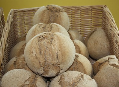 Il pane cotto nel forno a legna