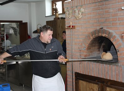 L'estrazione del pane dal forno