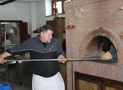 L'estrazione del pane dal forno