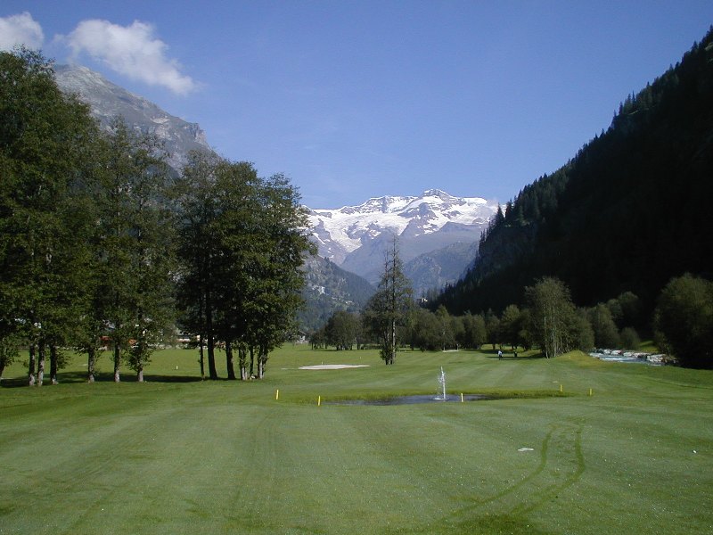 Il campo da golf e il Monte Rosa