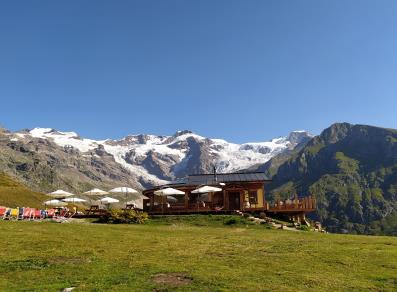 The restaurant and the view over the Monte Rosa