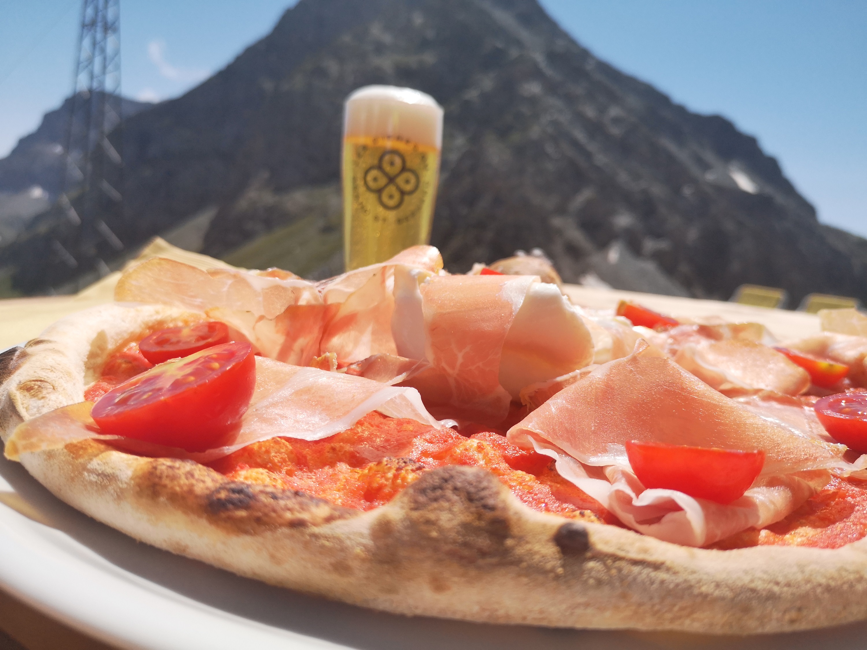 Pizza y cerveza