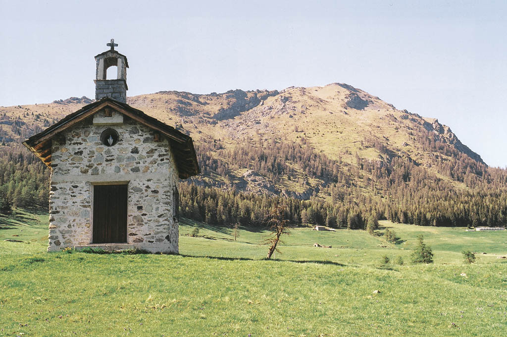 Pequeña iglesia de Chantorné