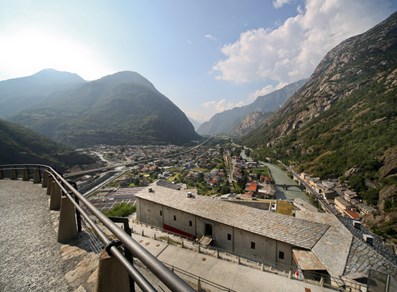 Die Festung und die Dora