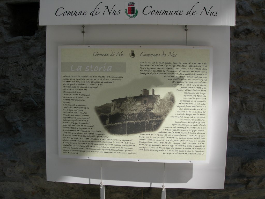 Panel expositivo en el castillo