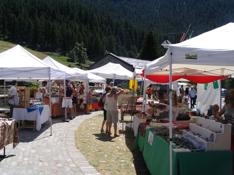 Street market