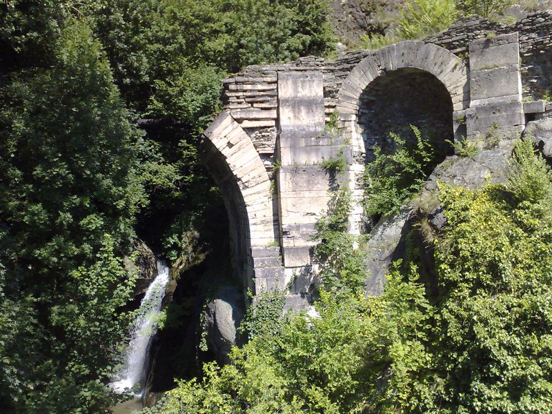 Arcos sobre el rio Cillian
