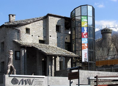 MAV und Burg Fénis