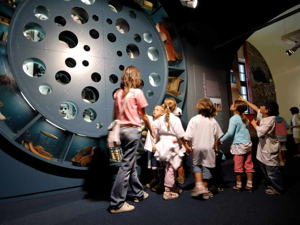 Museo de los Alpes, niños de visita