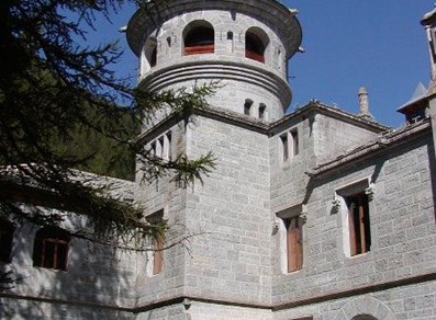 The exterior covered with stone