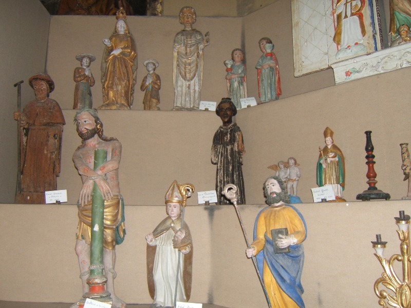 Statues and precious objects