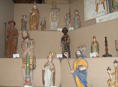 Statuen und wertvolle Gegenstände