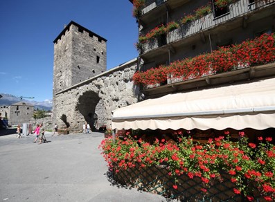 Tour des Seigneurs et Porta Praetoria