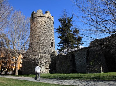Tour Neuve