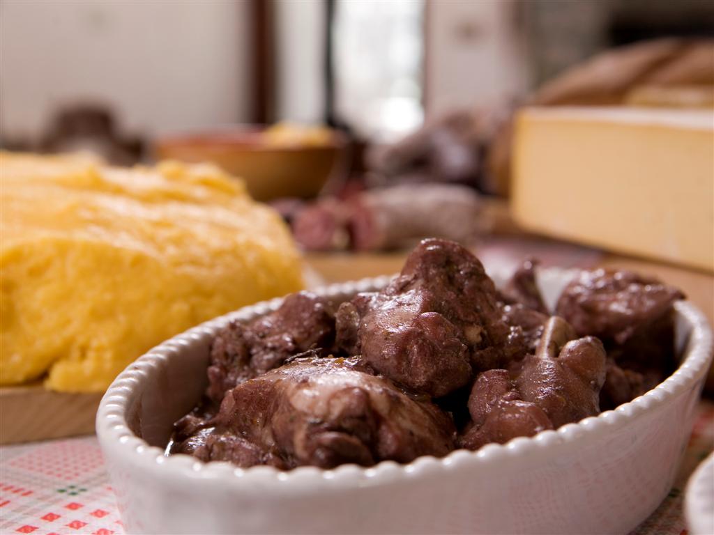 Carne in umido con polenta