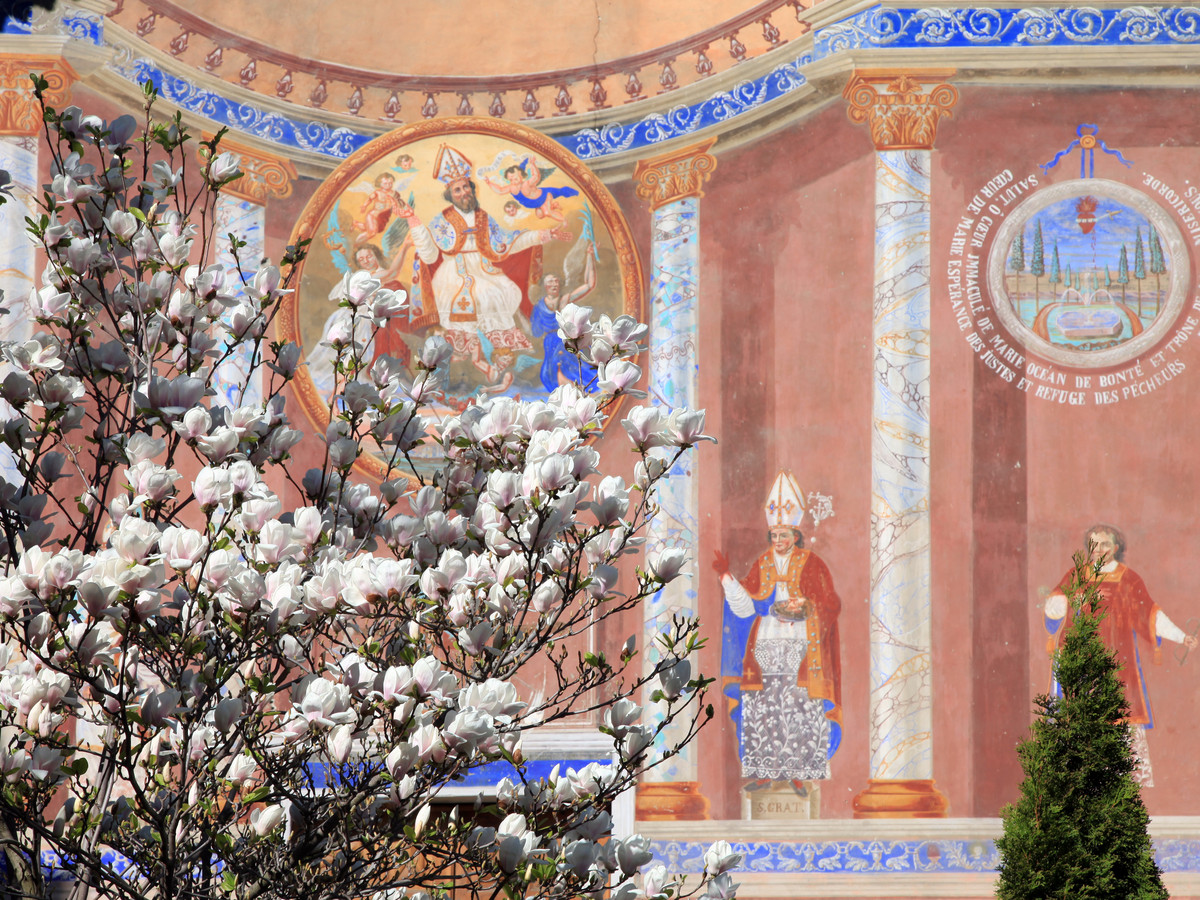 Dettaglio dell'affresco in facciata