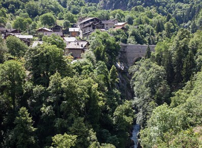 Le pont et le village