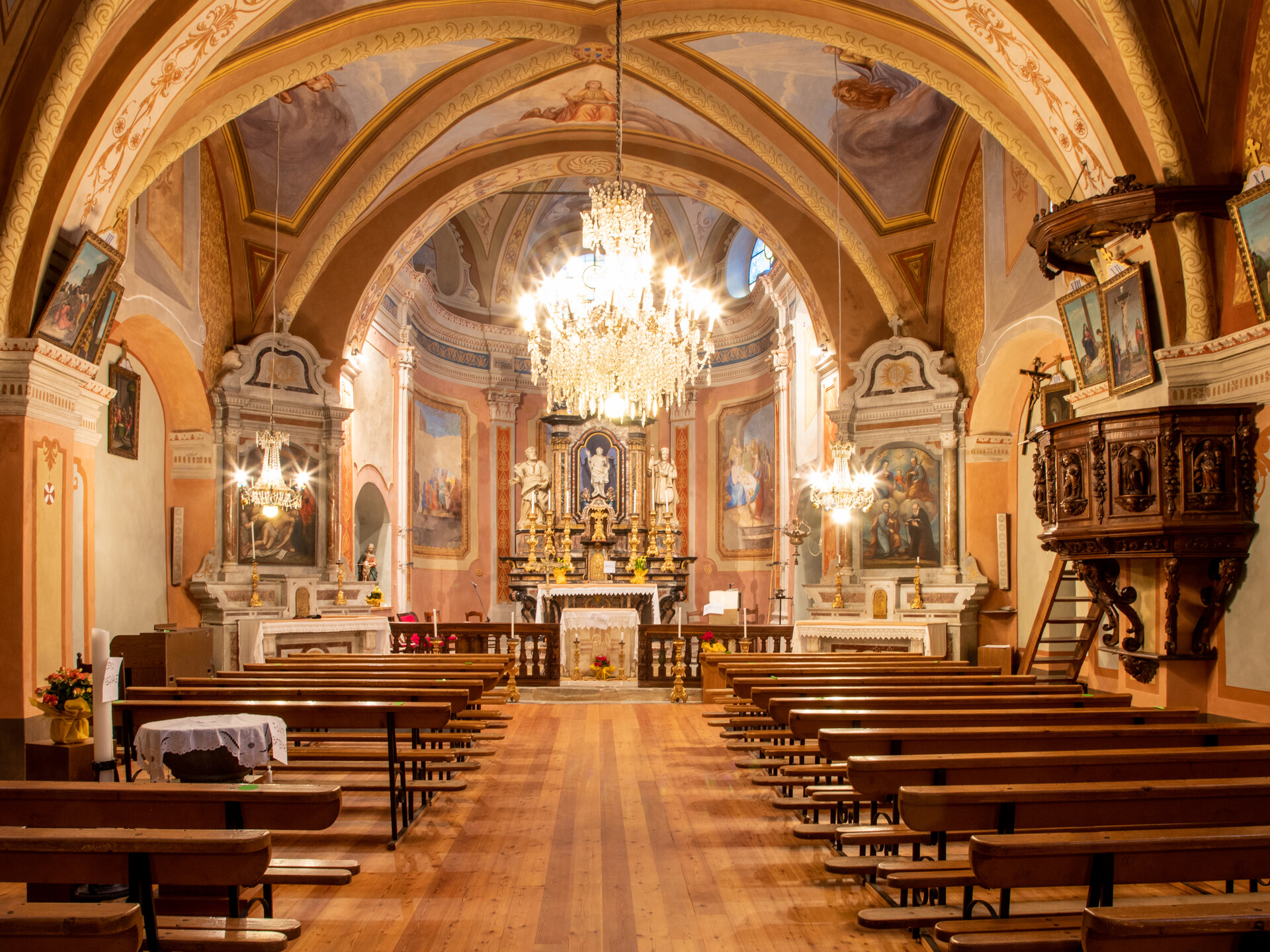 interno della chiesa parrocchiale di Perloz