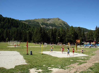 area sportiva adiacente area pic-nic