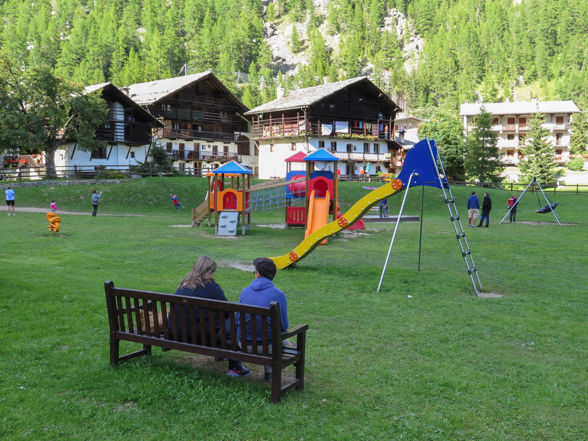 Die Kinder spielen