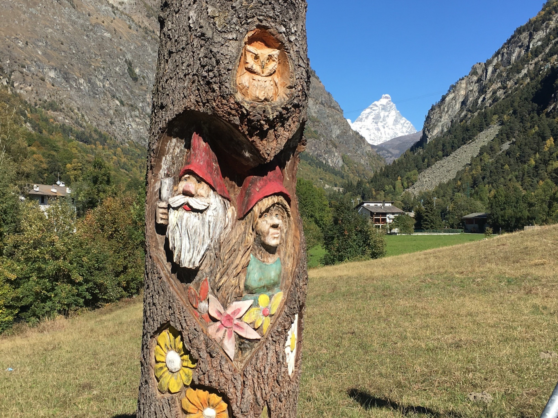 Sculptures sur l'aire de jeux