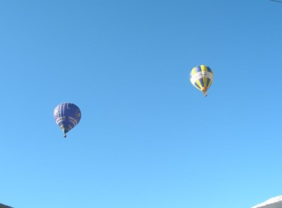 Mongolfiere in volo su Aosta
