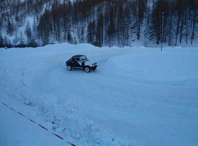 Pista di ghiaccio per auto "La Rosière"