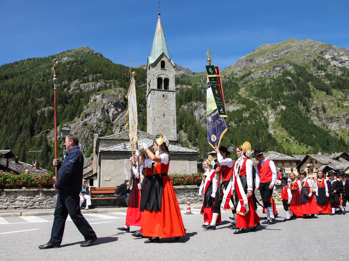 Processione in costume