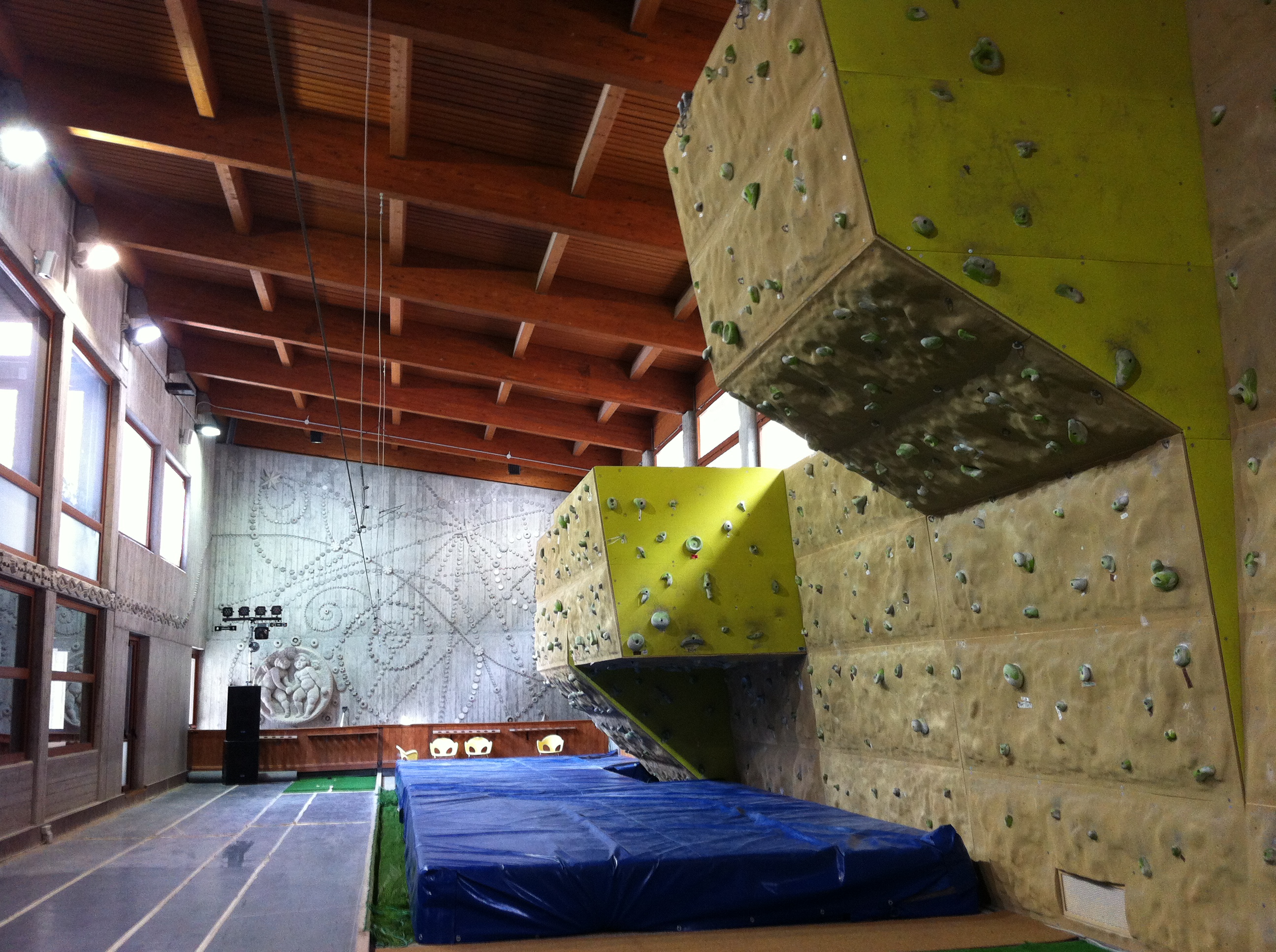 Climbing wall