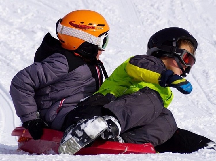 Enfants sur la neige