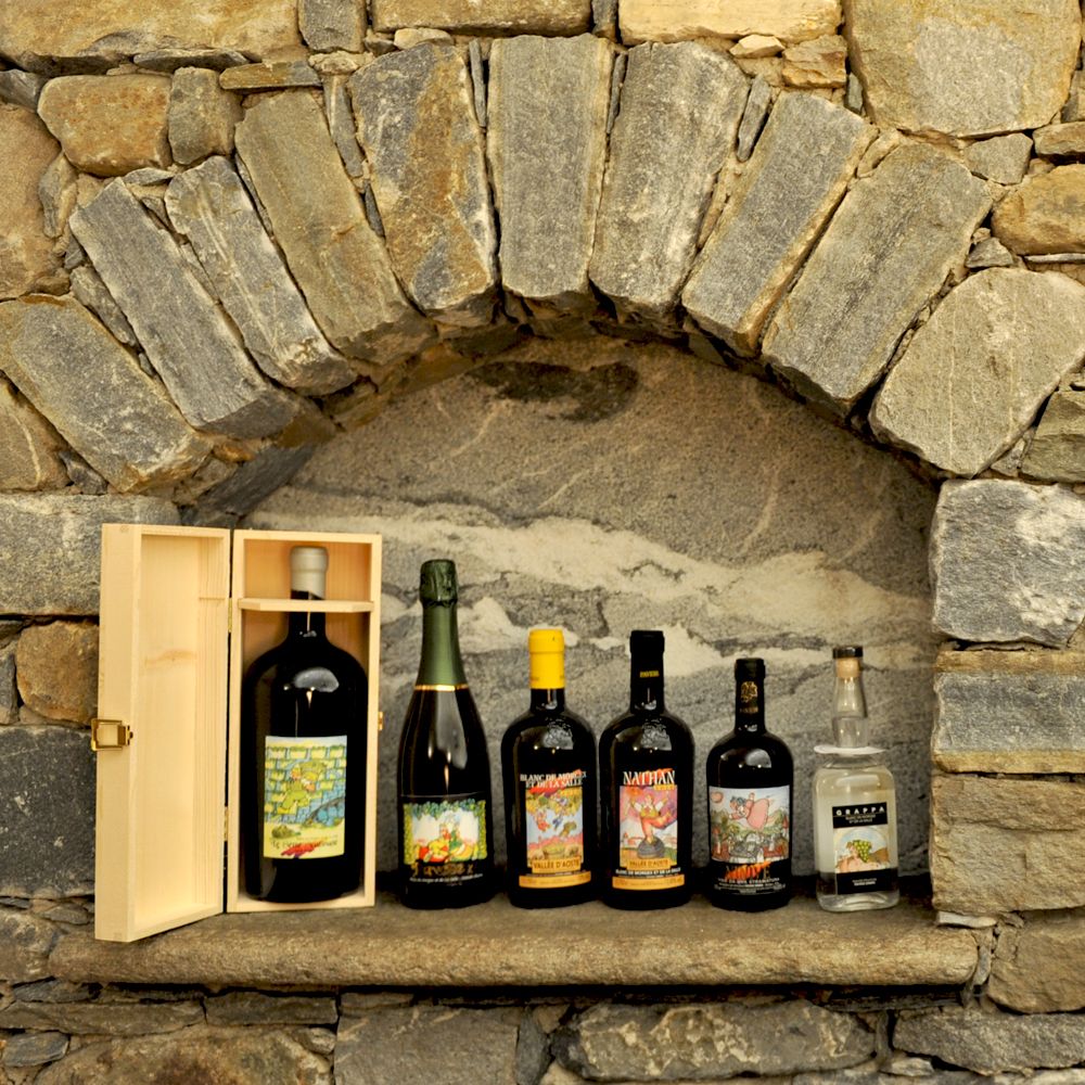 Bottiglie di vino e grappa