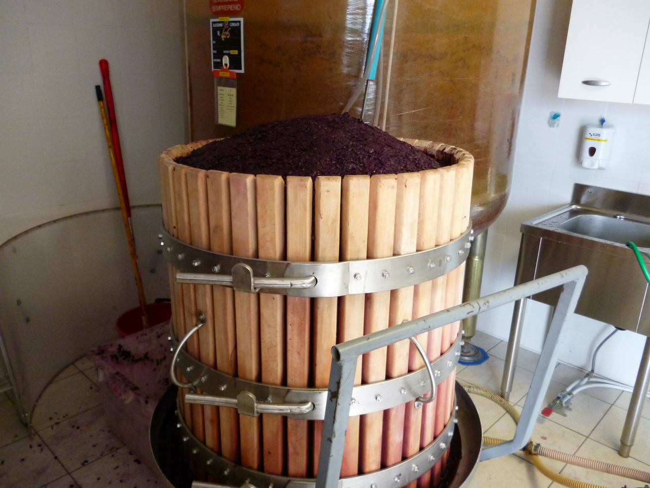 Machine pour le broyage du raisin