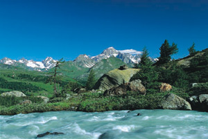 Le torrent du Ruitor et le Mont Blanc.