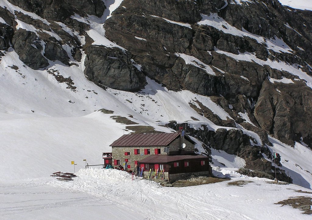 Die Berghütte Benevolo im Frühling