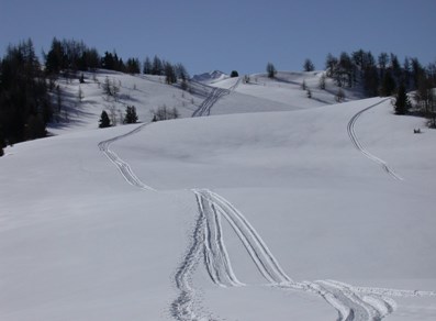 Les mamelons neigeux qui précèdent le Cours du Bard