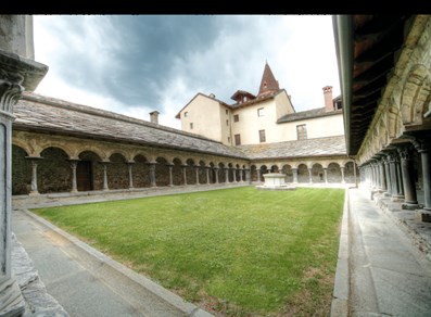 Saint Ours - cloître