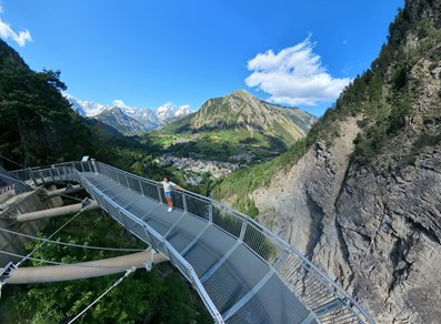 Panoramic walkway